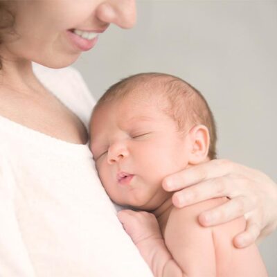 Sau sinh, cho con bú